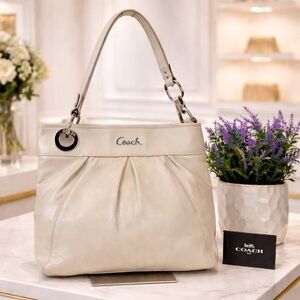 Coach Ashley Hippie Pleated White Pearl Shimmery Leather Shoulder Crossbody‎ Bag